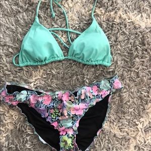 ✨Victoria’s Secret Bikini (M/L)